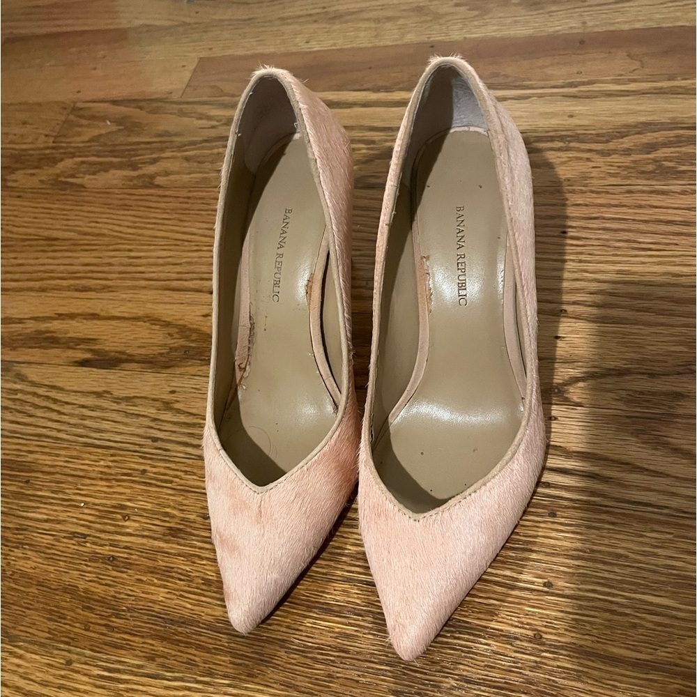 Banana Republic light pink fur heels! Good condition, size 7